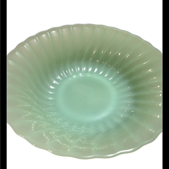 Vintage Anchor Hocking Fire-King Jadeite Shell Scalloped Swirl Pattern Bowl - Picture 2 of 3